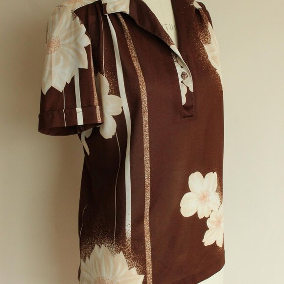 Vintage 1970s Blouse, Brown and White Floral Print Nylon Short Sleeved Shirt - Picture 7 of 10